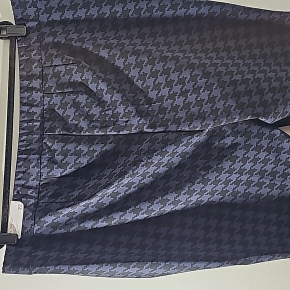 Lane Bryant women's size  22 stretch ankle pants. Black/blue houndstooth NWT. - Picture 4 of 9